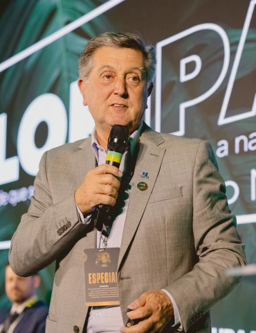 Topázio Silveira Neto